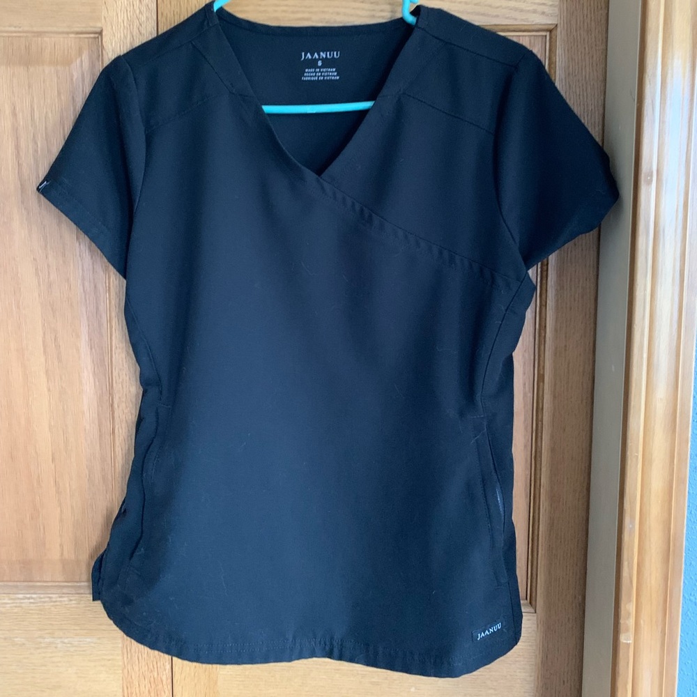 Women’s Jaanuu scrub top